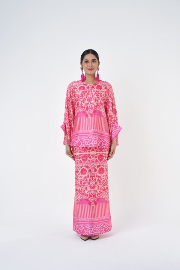 ADRIANA (1) ADRIANA (1)