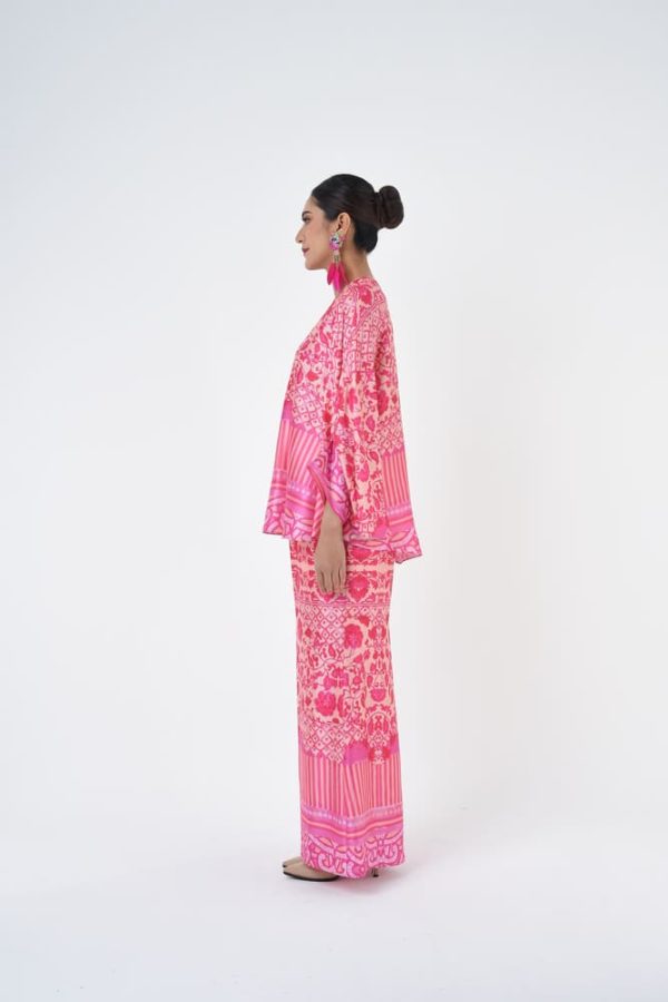 ADRIANA (7) ADRIANA (7)