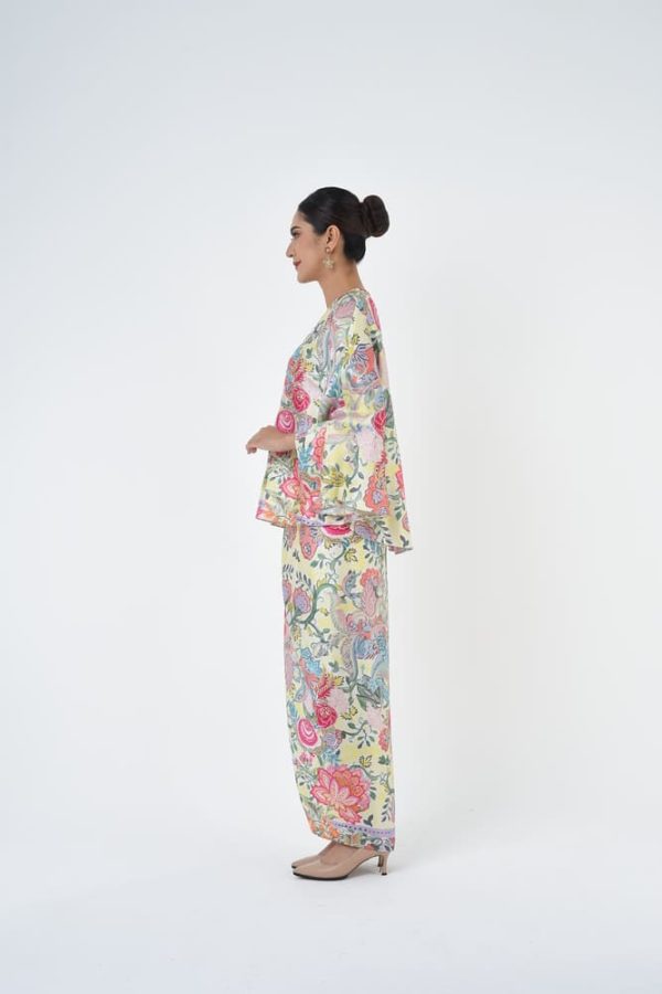 AURELIA (1) AURELIA (1)