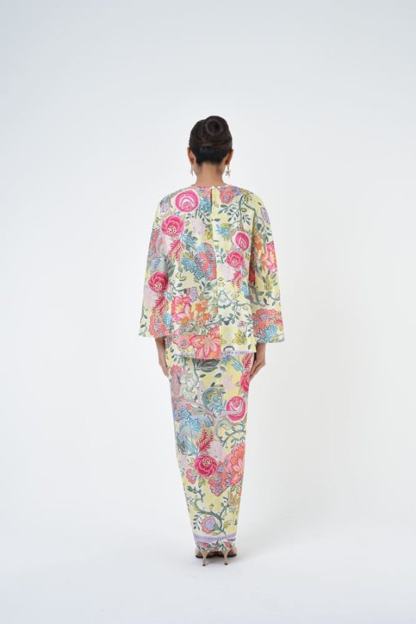 AURELIA (2) AURELIA (2)