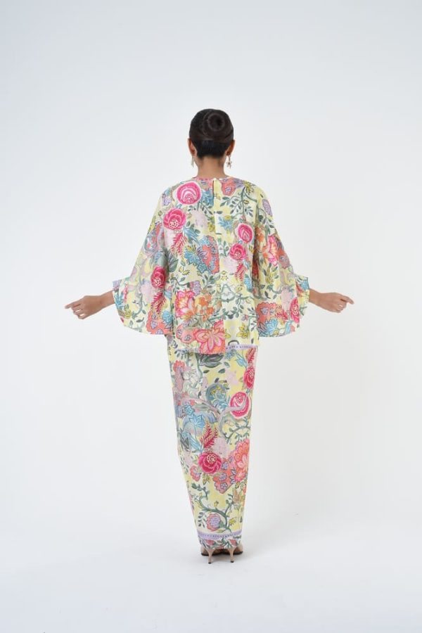 AURELIA (3) AURELIA (3)