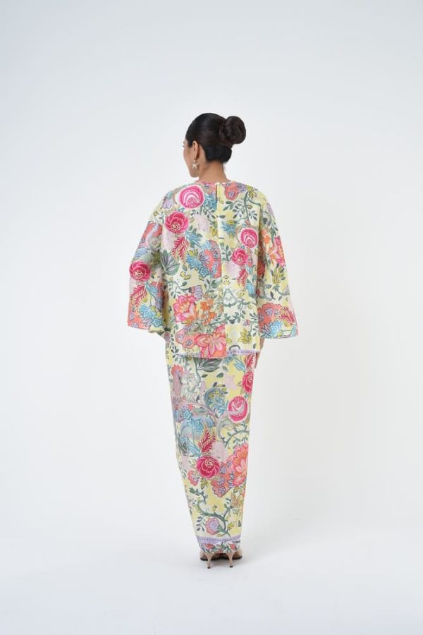 AURELIA (4) AURELIA (4)