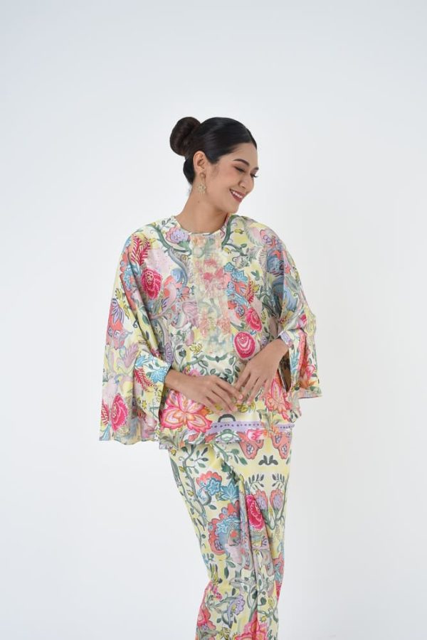 AURELIA (6) AURELIA (6)