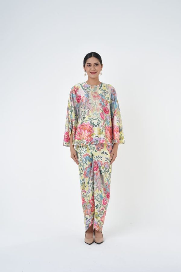 AURELIA (7) AURELIA (7)