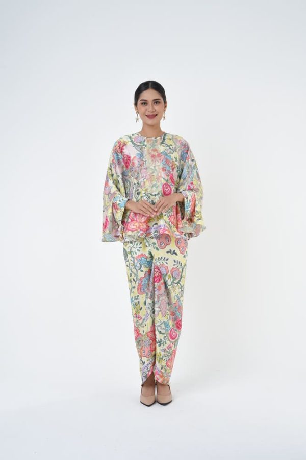 AURELIA (8) AURELIA (8)