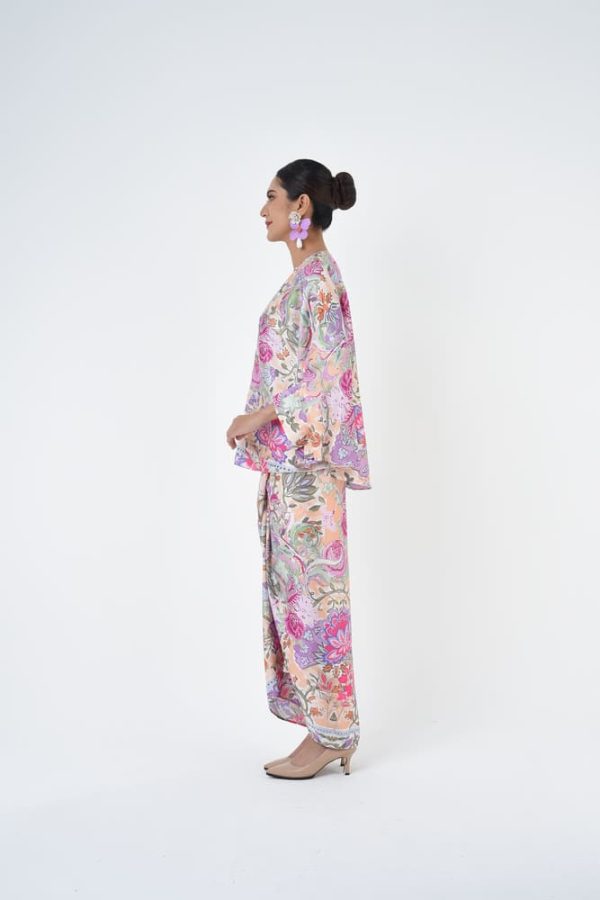 AURORA (1) AURORA (1)