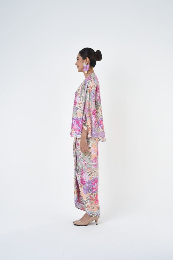 AURORA (10) AURORA (10)