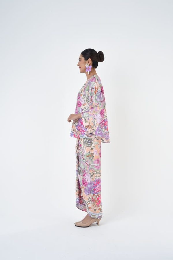 AURORA (11) AURORA (11)