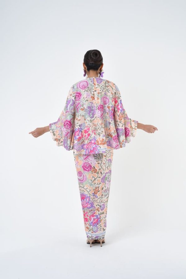 AURORA (3) AURORA (3)