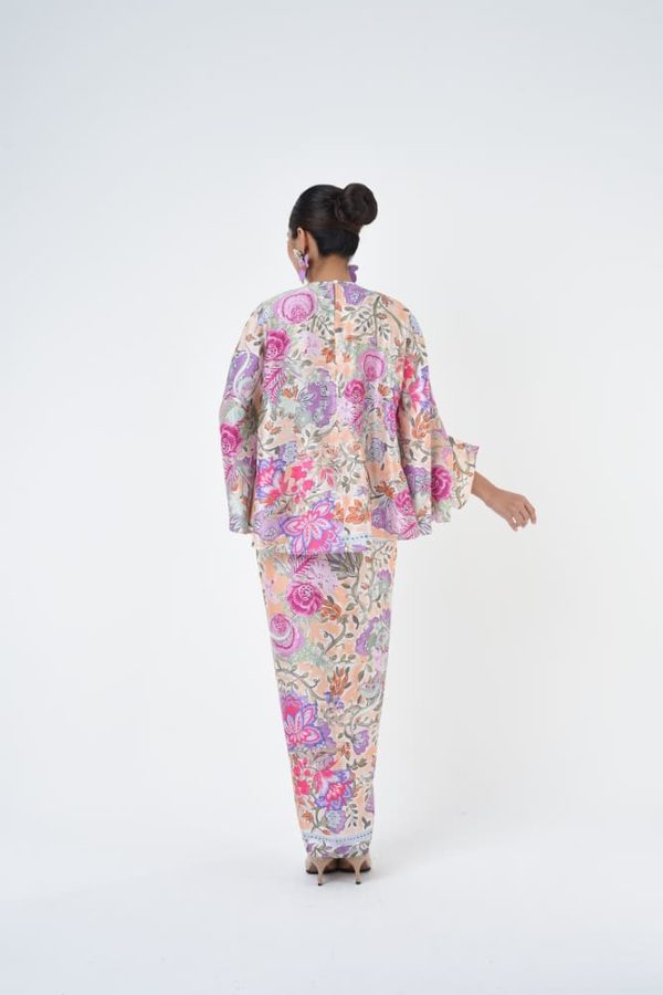 AURORA (4) AURORA (4)