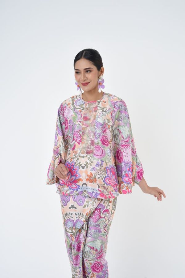 AURORA (6) AURORA (6)