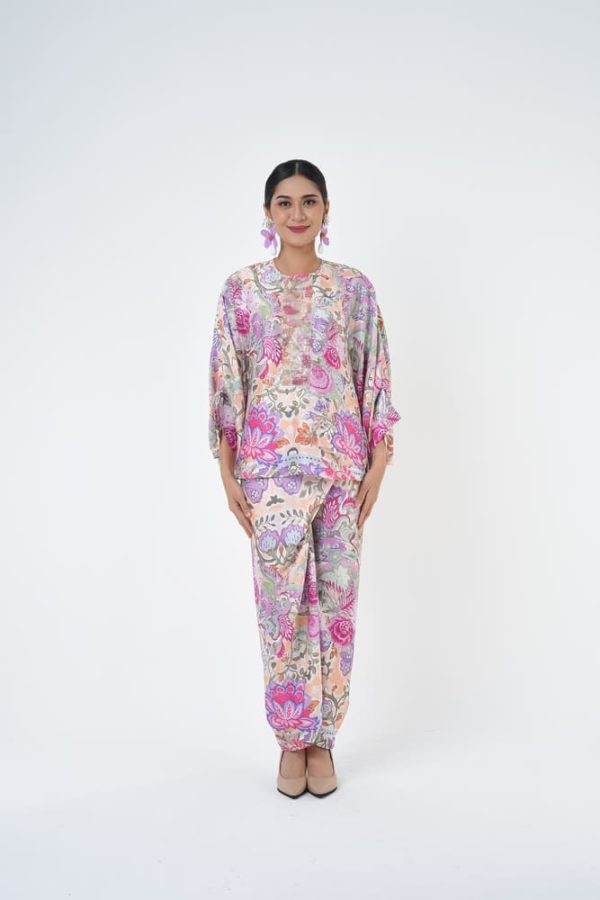 AURORA (7) AURORA (7)