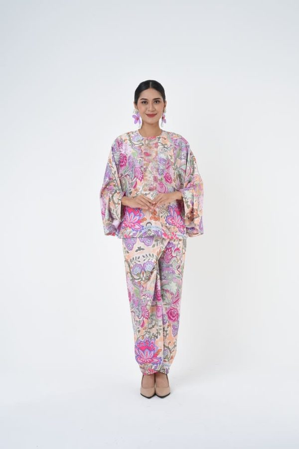 AURORA (9) AURORA (9)