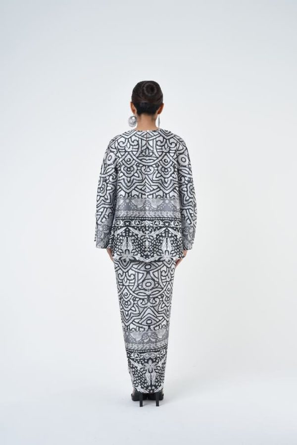 BEVERLY (10) BEVERLY (10)