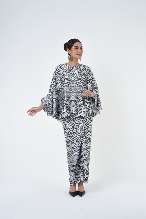 BEVERLY (4) BEVERLY (4)