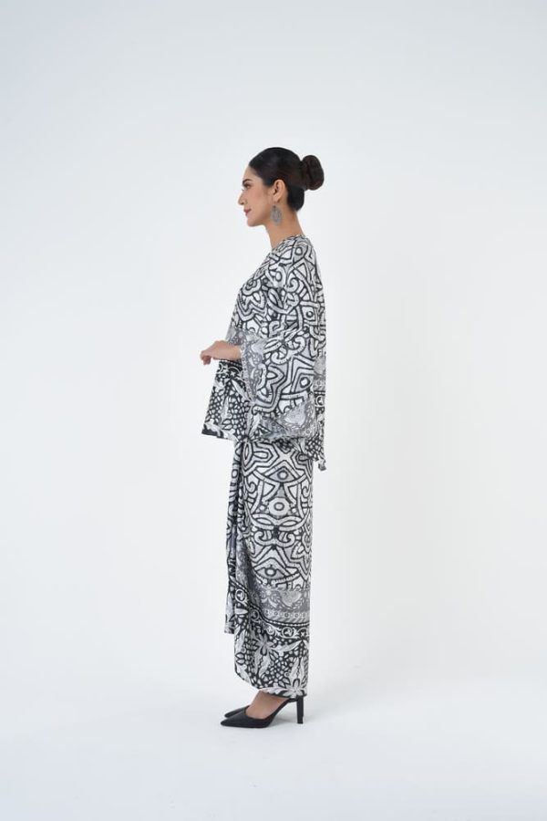 BEVERLY (7) BEVERLY (7)