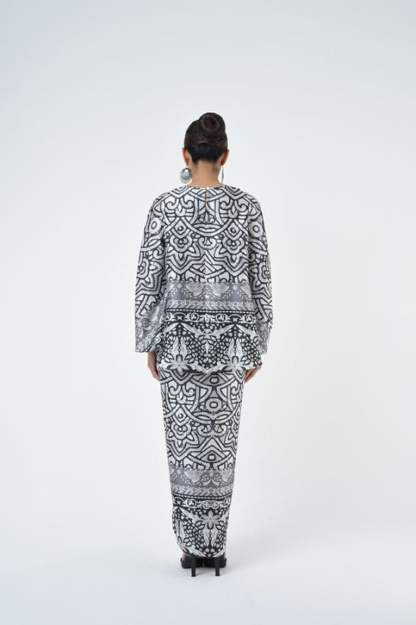 BEVERLY (8) BEVERLY (8)