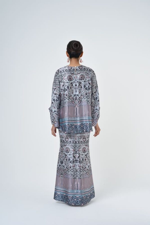 CRYSTAL (8) CRYSTAL (8)