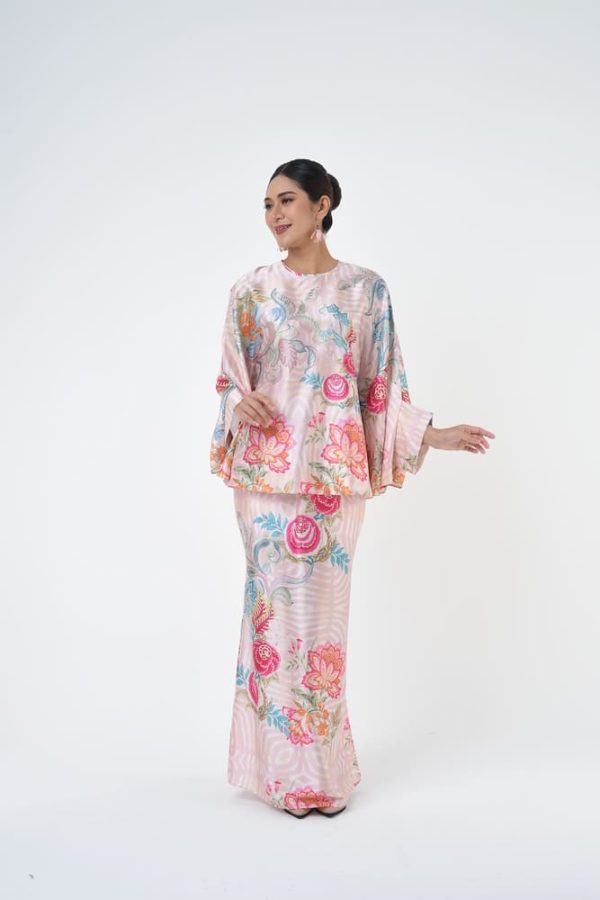 DANYLA (4) DANYLA (4)