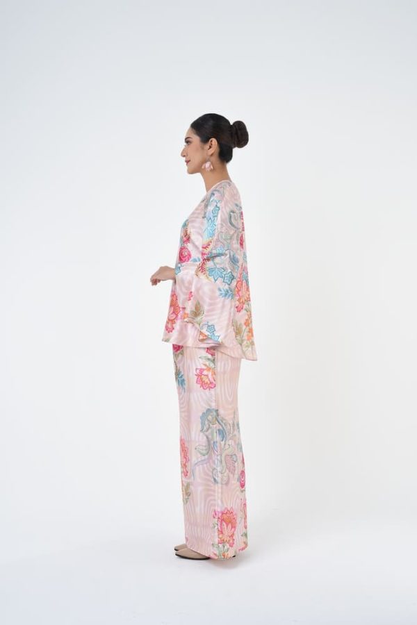 DANYLA (7) DANYLA (7)