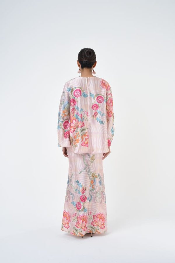 DANYLA (8) DANYLA (8)