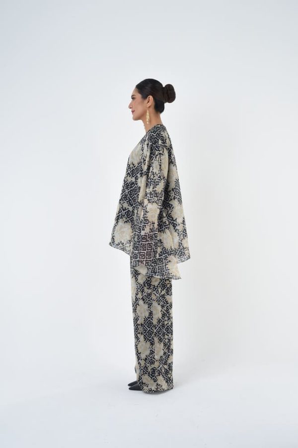 HAILEY (6) HAILEY (6)