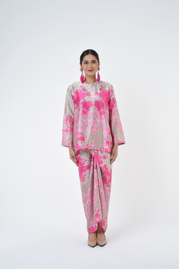 LILLIA (1) LILLIA (1)