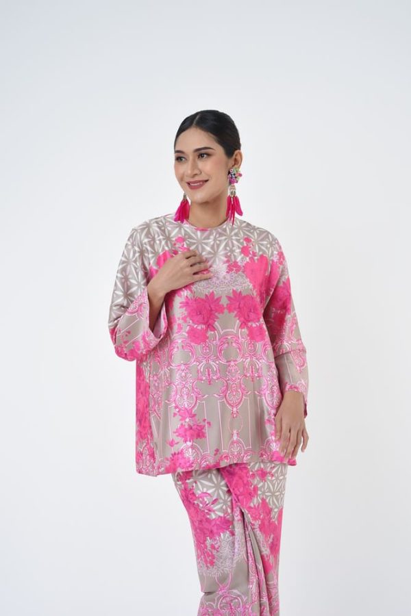 LILLIA (11) LILLIA (11)