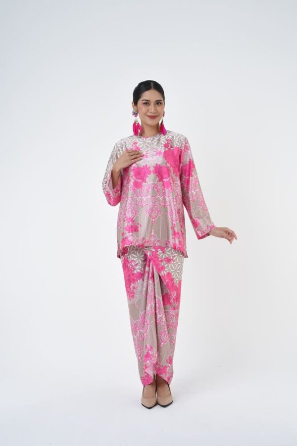 LILLIA (5) LILLIA (5)