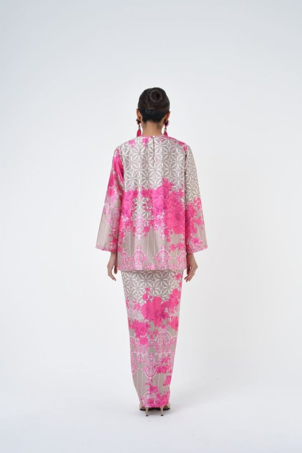 LILLIA (9) LILLIA (9)