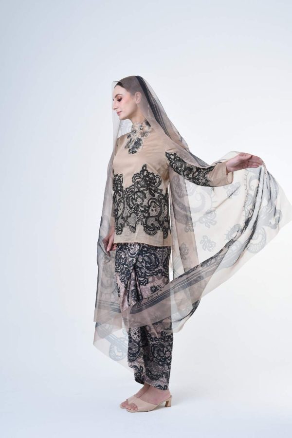 lisa brown (17) lisa brown (17)