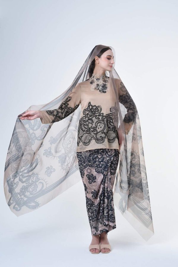 lisa brown (18) lisa brown (18)