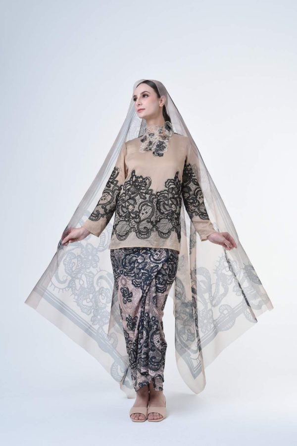 lisa brown (19) lisa brown (19)