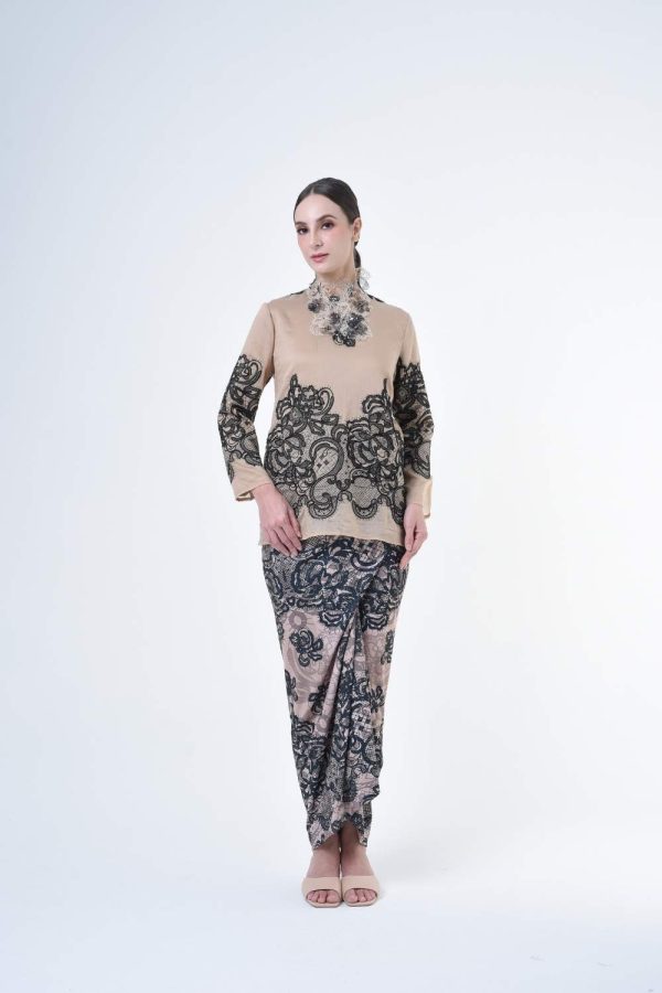 lisa brown (2) lisa brown (2)