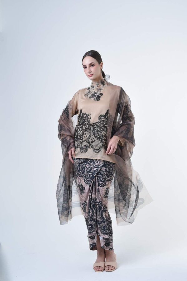 lisa brown (9) lisa brown (9)