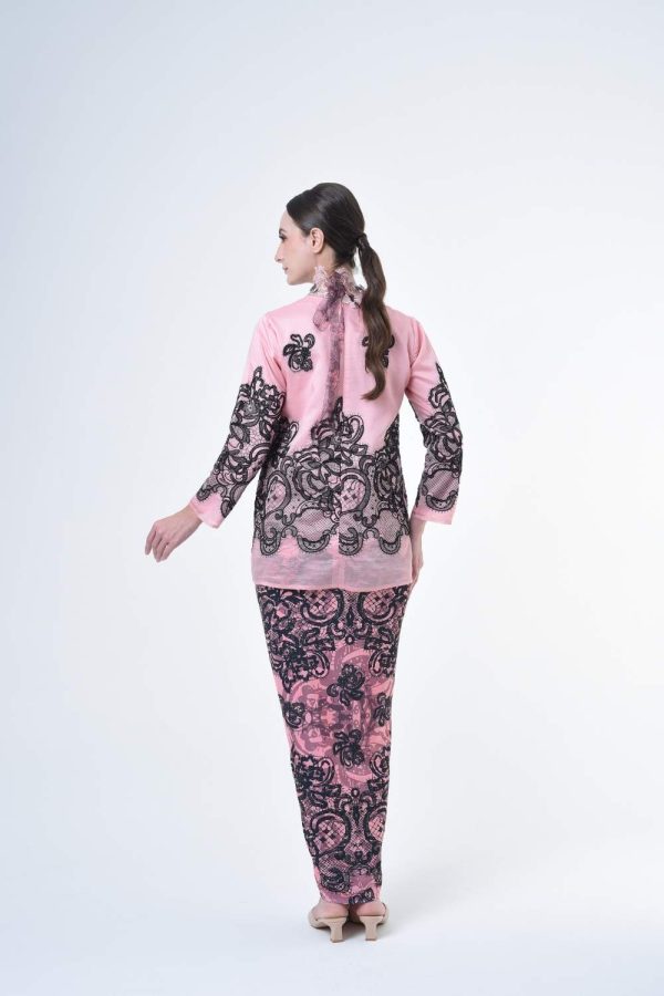 lisa pink (19) lisa pink (19)