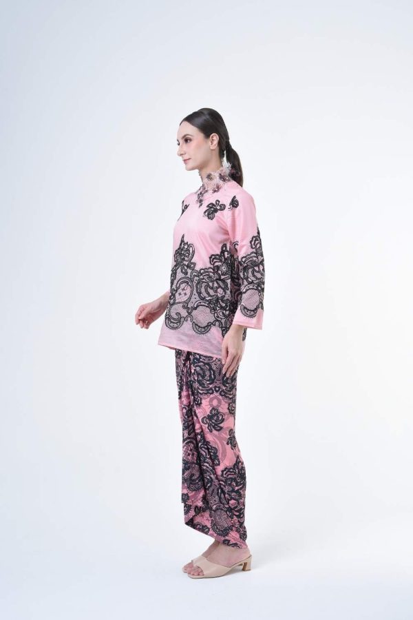 lisa pink (21) lisa pink (21)