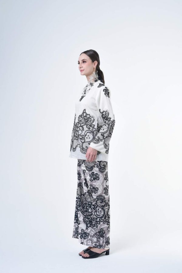 lisa white (13) lisa white (13)