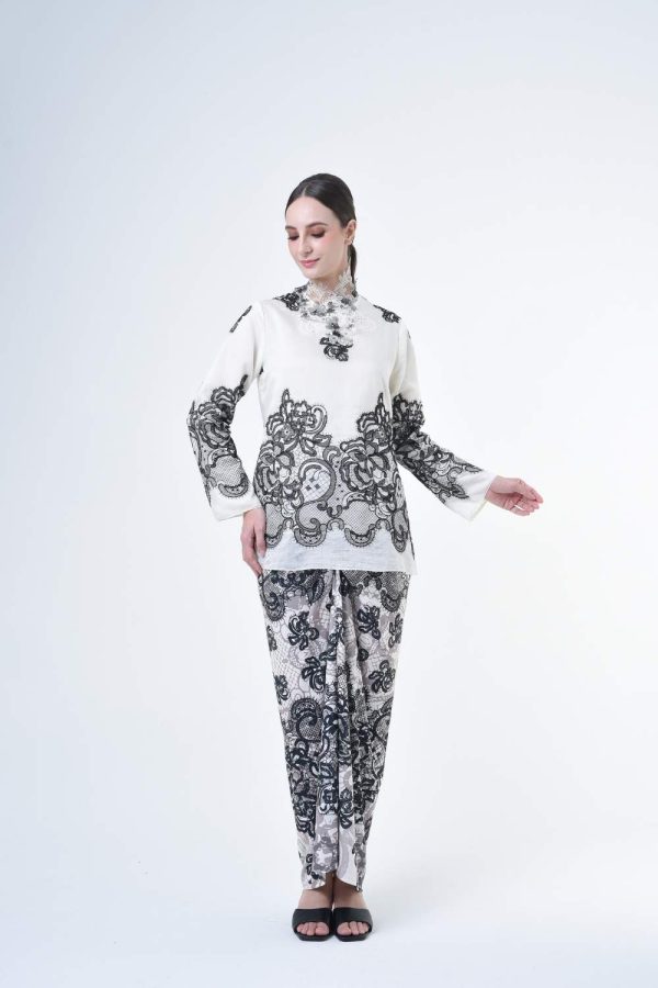 lisa white (16) lisa white (16)