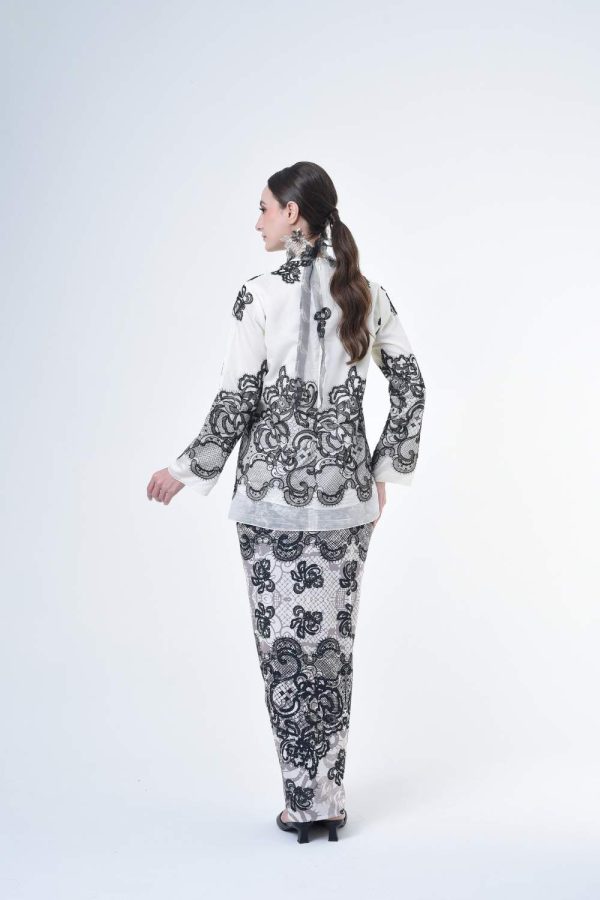 lisa white (17) lisa white (17)