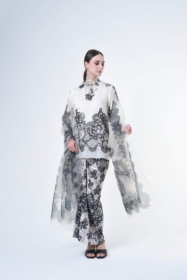 lisa white (6) lisa white (6)