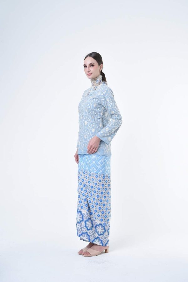 thalia blue (17) thalia blue (17)