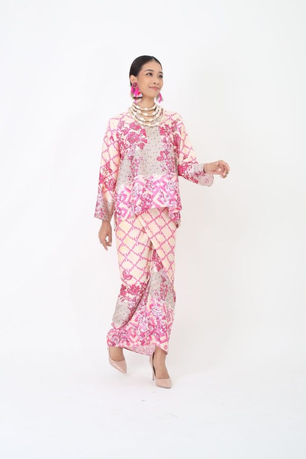 SAKURA (4) SAKURA (4)